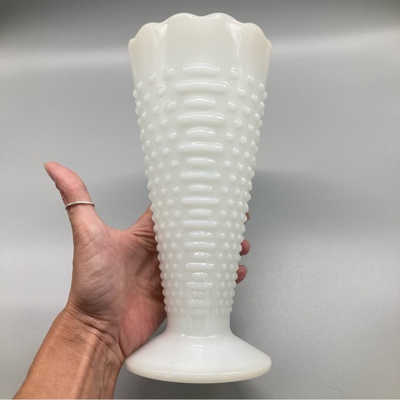 Anchor Hocking Milk Glass Hobnail Trumpet Vase/Wedding/Flower Arrangements /Gift - Picture 8 of 8